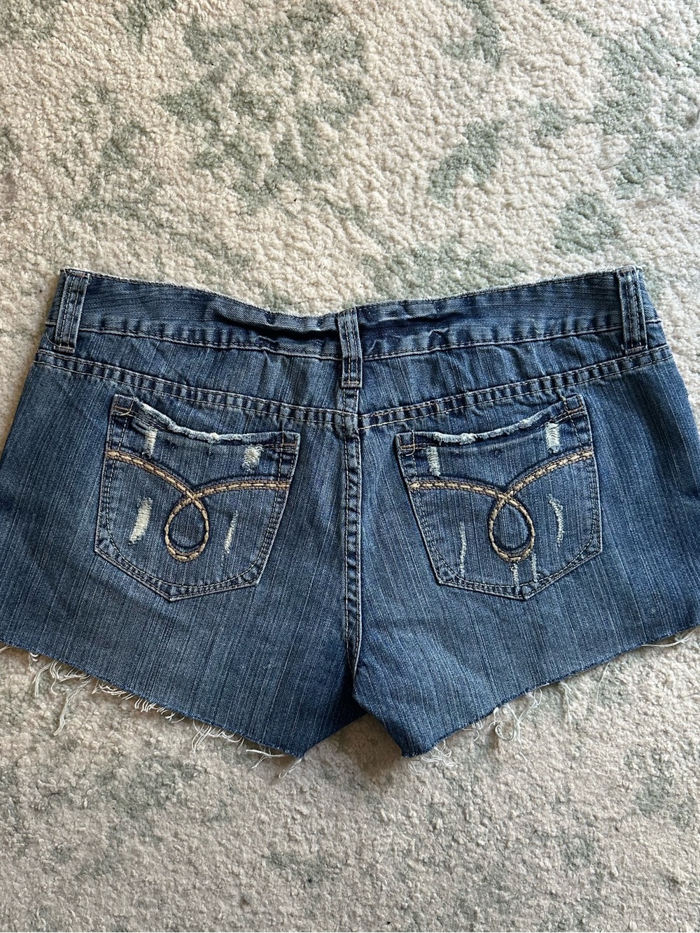 Y2K Studded Distressed Shorts - Picture 4 of 6